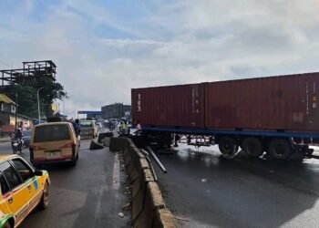 Km36 : un poids lourd immobilisé en travers perturbe fortement le trafic