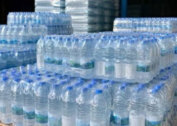 Flambée des prix de l’eau embouteillée en Guinée : les mises en garde du gouvernement